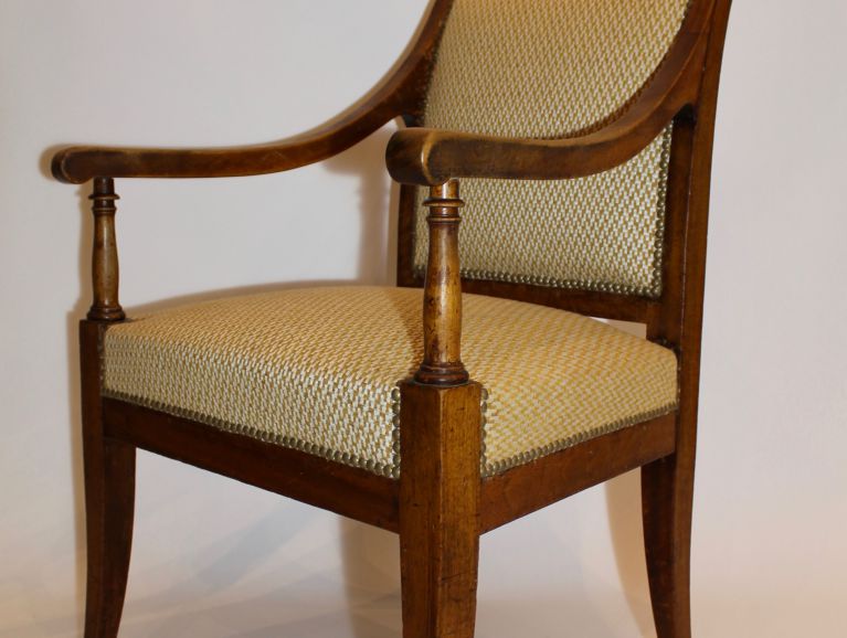 Complete refection of a Directoire armchair - Fabric editor Les Toiles de Mayennes studded finish