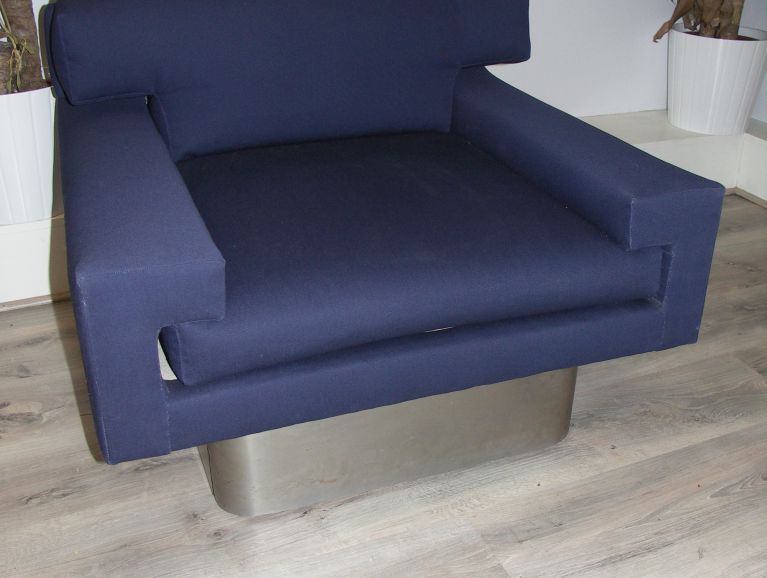 Complete refection of a designer armchair - Fabric editor Pierre Frey