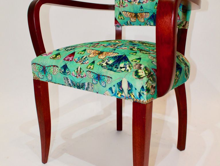 Complete refection of a Bridge armchair - Fabric editor Designers Guild - Tint of wood patina mahogany finish painted by Boi'z'arts