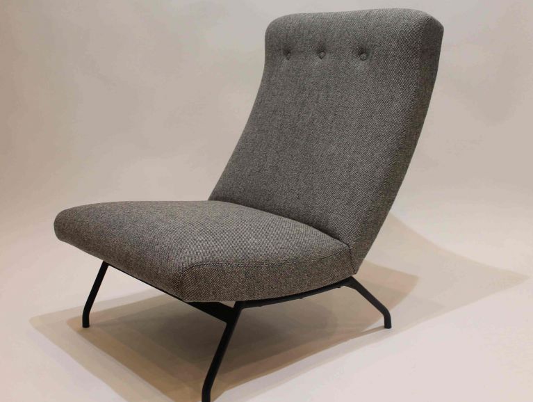 Réfection complète d'un fauteuil modèle Galion du designer Gilbert Steiner - Tissu de l'éditeur Kvadrat