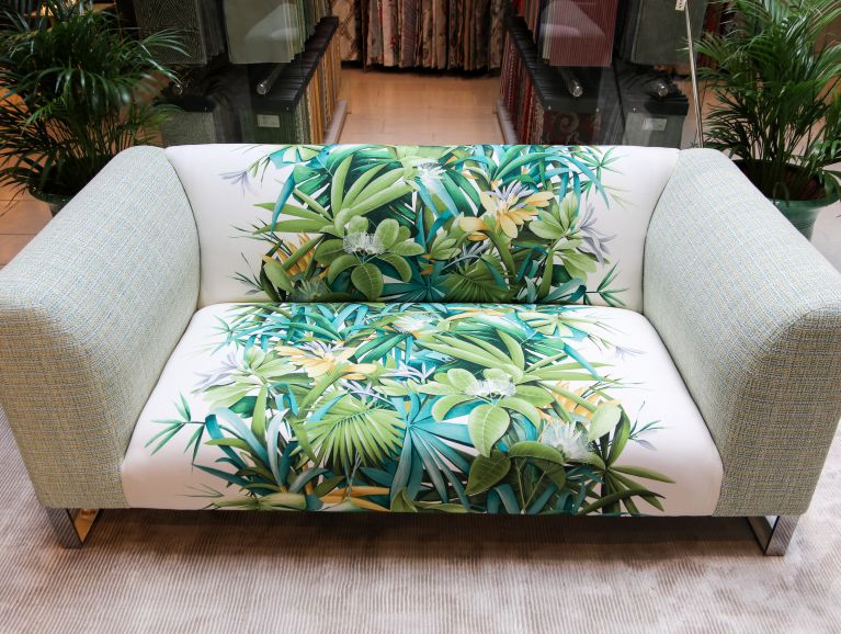 Complete réfection of a sofa - Fabric editor GP & JBAKER