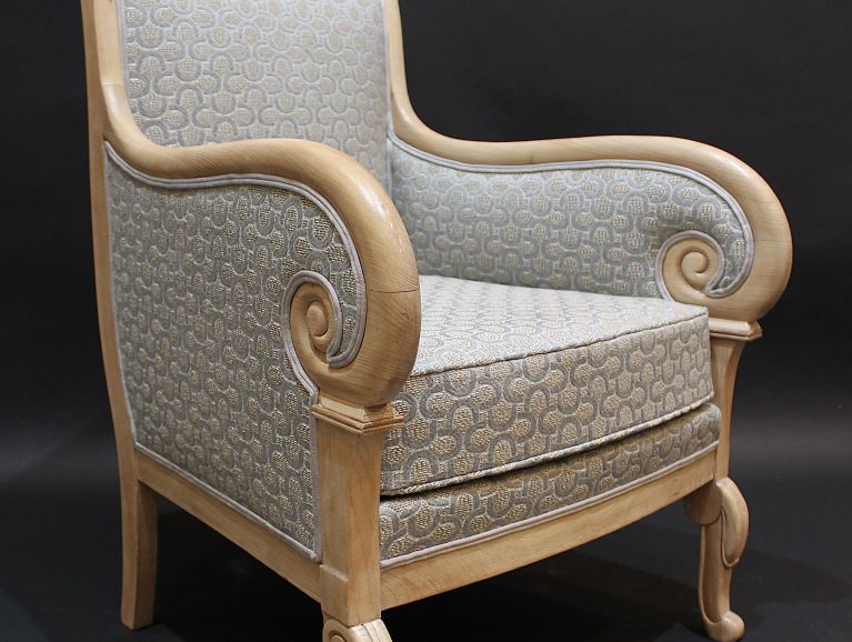 Complete refurbishment of a shepherdess Restoration - Fabric from the publisher Métaphores with double piping Houles finish