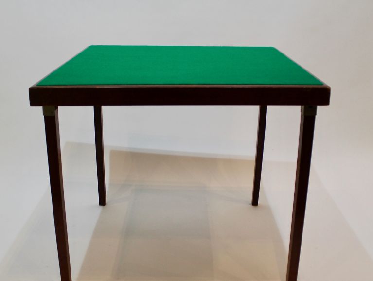 Couverture d'un plateau de table a Jeux