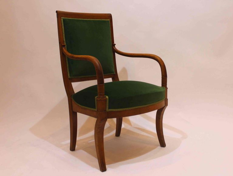 Complete restoration of a chair - fabric by the publisher Manuel Canovas, trimmed with braid by Les Passementeries de l'Ile de France