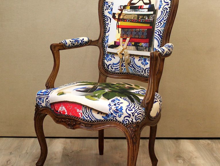 Complète réfection Louis XV armchair - Christian Lacroix Patio fabric - Cobalt diffusion edited by Designers Guild finishing Renaissance studded finish