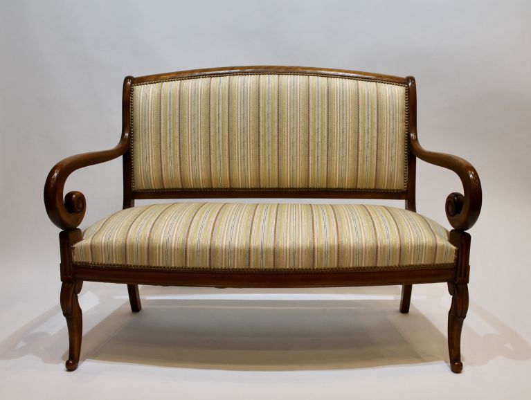 Complete renovation of a Restoration sofa - Fabric by the publisher Luciano Marcato