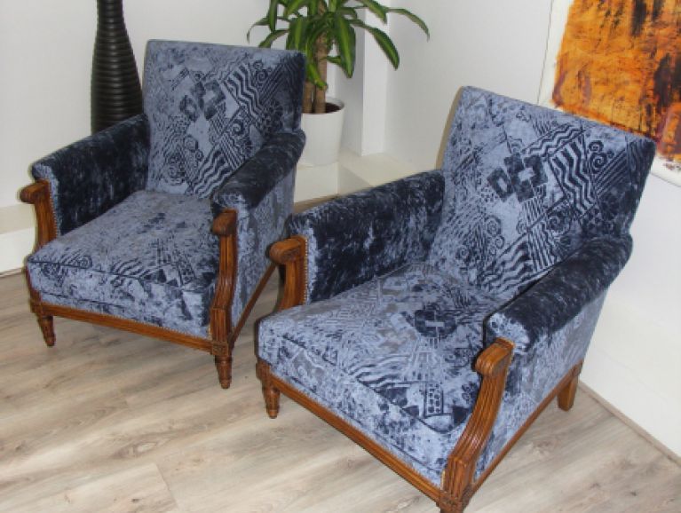 Complete refection of a paire of armchairs  Louis XVI  studded finish