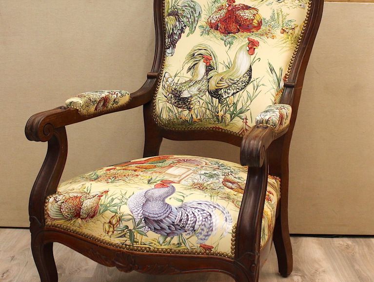 Complete réfection of a Louis Philippe armchair - Fabric editor Pierre Frey studded finish