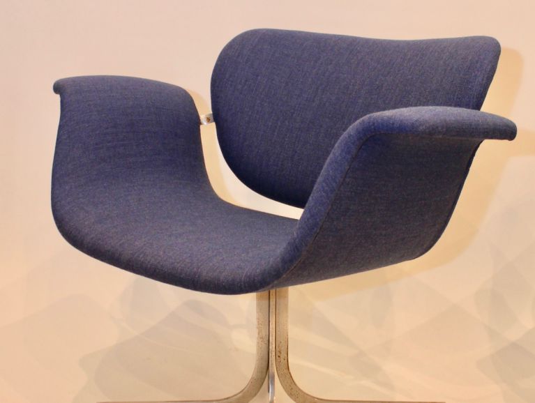 Complete refection of a chair Little Tulip designer Pierre Paulin - Fabric editor Kvadrat