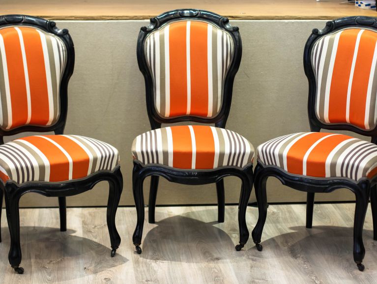 Réfection de chaises Napoleon III - Tissu éditeur Manuel Canovas Trocadero finition double passepoil