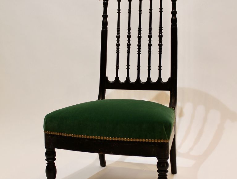 Complete renovation of a prie Dieu Napoléon III - Fabric by the publisher Pierre Frey, studded finish