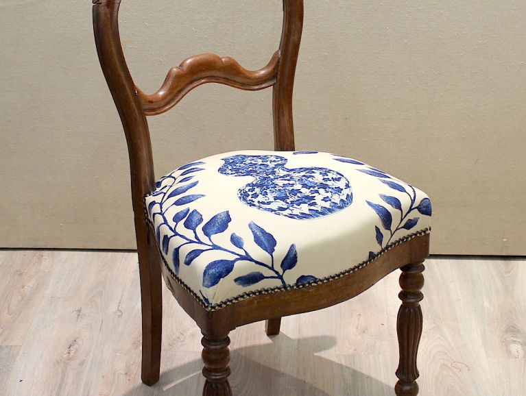 Réfection d'une chaise Louis Philippe - Tissu éditeur Nobilis