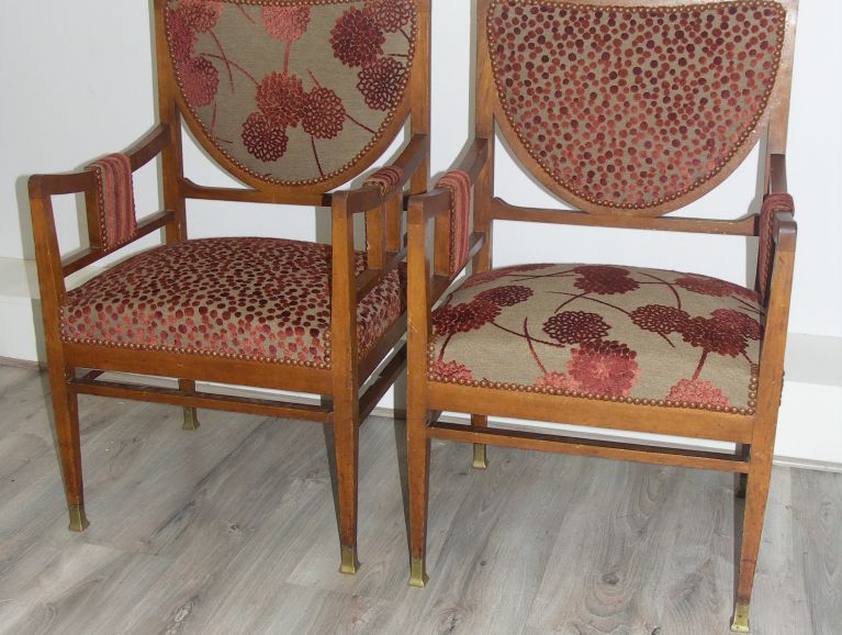 Complète réfection of a pair armchairs Art Deco  - Fabric editor Casal studded finish