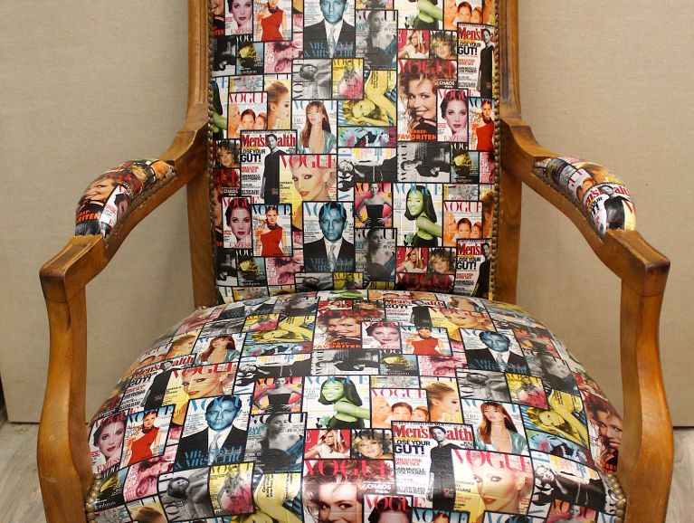 Complète réfection of a Voltaire chair in imitation print Magazines - Editing fabric Casal finish studded