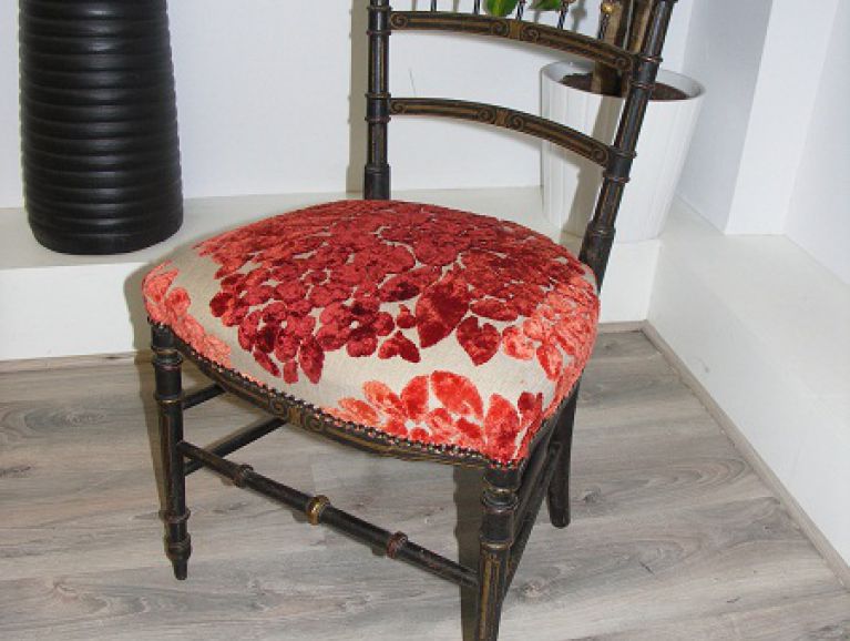 Réfection d'une Chaise Napoleon III - Tissu éditeur Designers Guild finition cloutée