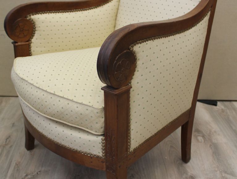 Complete réfection of a shepherdess Restoration - Fabric editor Casal studded finish